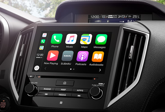 Apple CarPlay<sup>*2</sup> a Android Auto<sup>*3</sup>