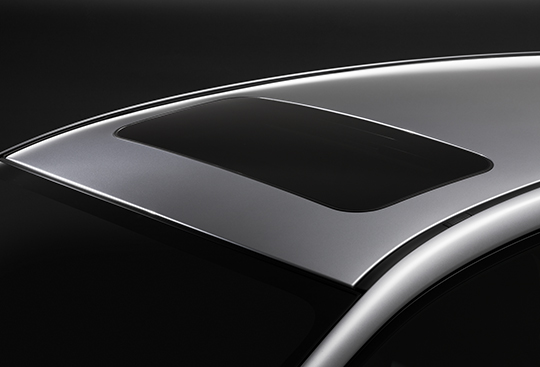 Elektrické střešní okno s nastavitelným sklonem a elektrickým ovládáním<sup>*1</sup>